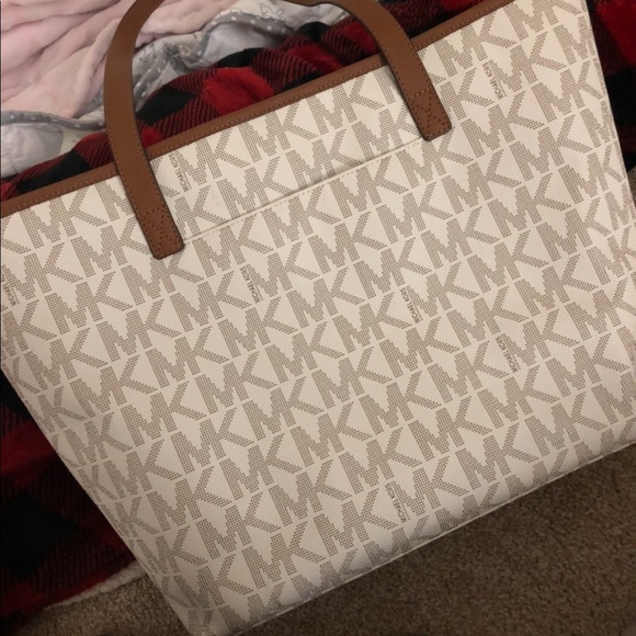 Michael Kors Tote purse - Picture 6 of 6